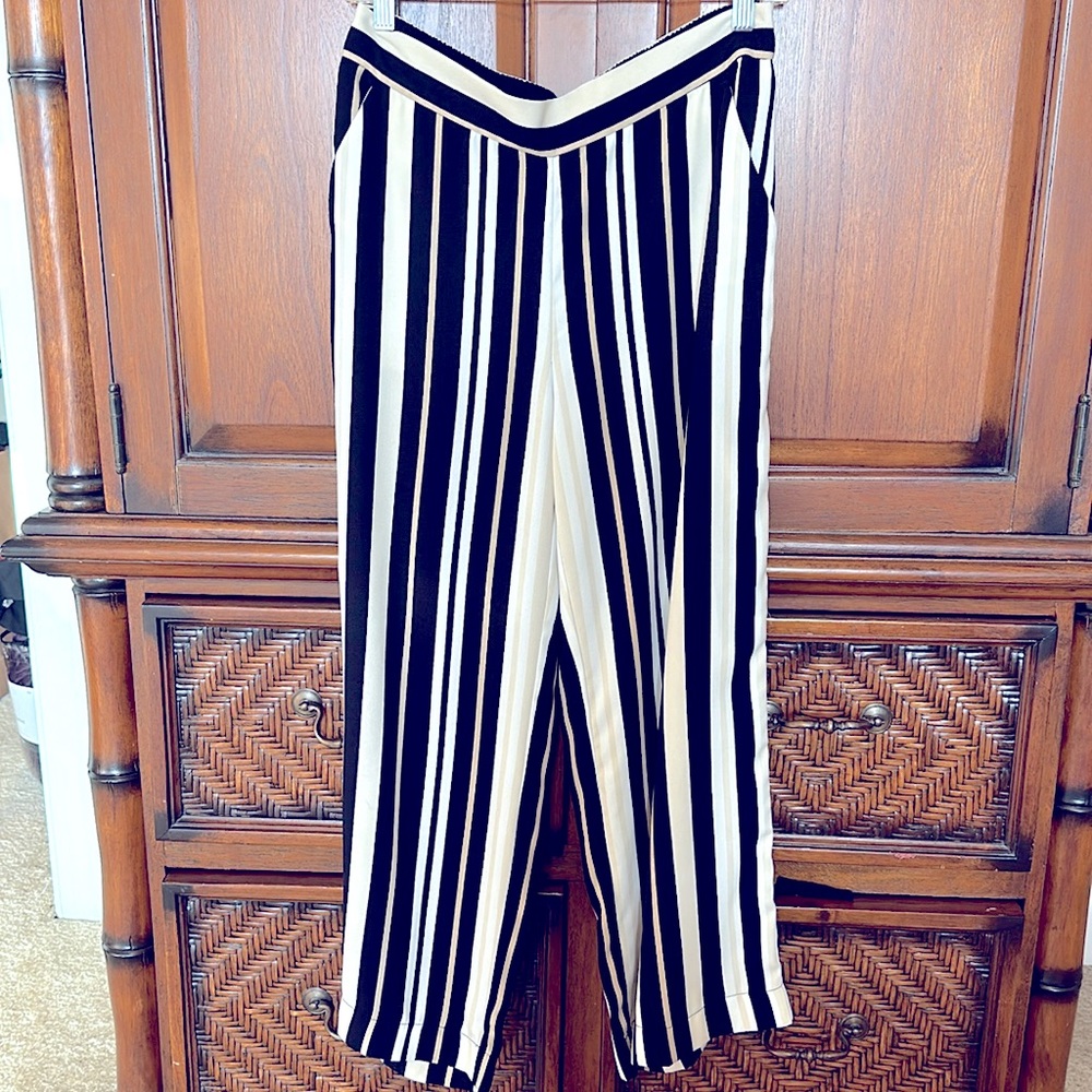 Loft Outlet Wide leg crop size Med, elastic back, comfortable but dressy